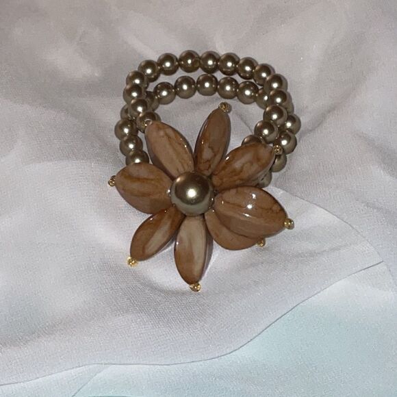 Beautiful Beaded Flower Bracelet - Picture 3 of 4